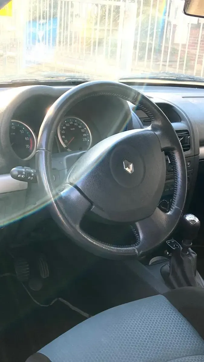 Gebraucht Renault Clio 75 PS (55 kW) 2007 Grau Kleinwagen