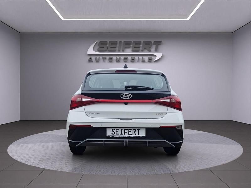 Gebraucht Hyundai i20 79 PS (58 kW) 2025 Atlas white / sol Limousine