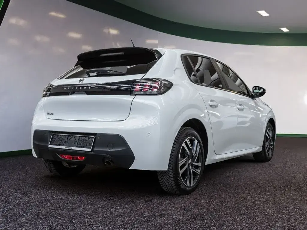 Gebraucht Peugeot 208 Active 101 PS (74 kW) 2023 Weiß Kleinwagen