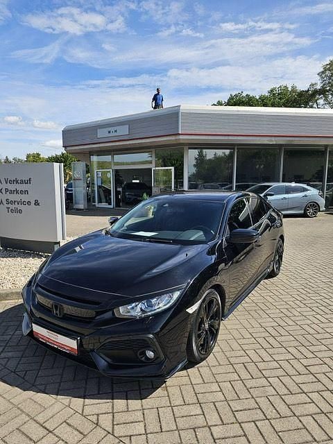 Crystal black pearl Gebraucht 2019 Honda Civic Dynamic Limousine | 16.450 € (Etwas zu teuer) - Bild 1/4