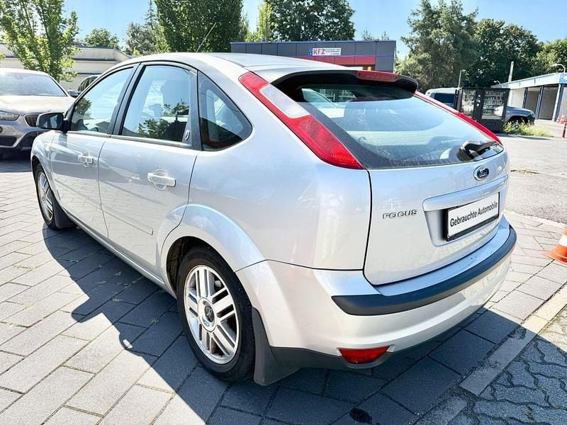 Gebraucht Ford Focus Ghia 116 PS (85 kW) 2006 Silber Limousine