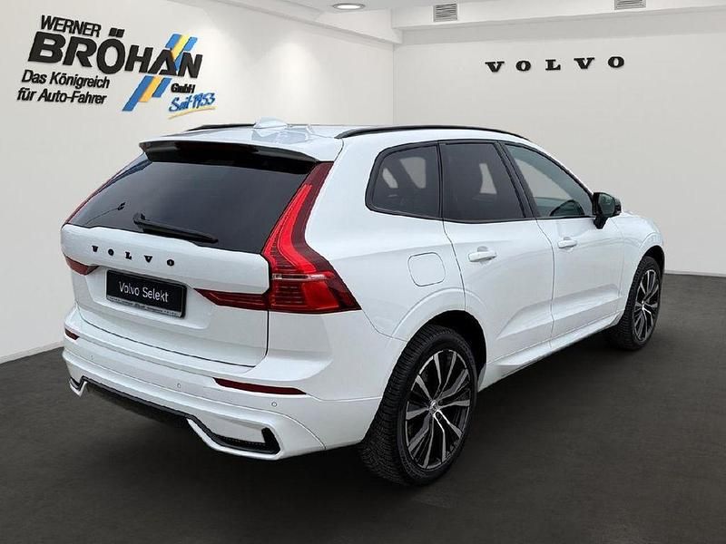 Gebraucht Volvo XC60 Plus 197 PS (144 kW) 2024 Crystal white / metallic SUV