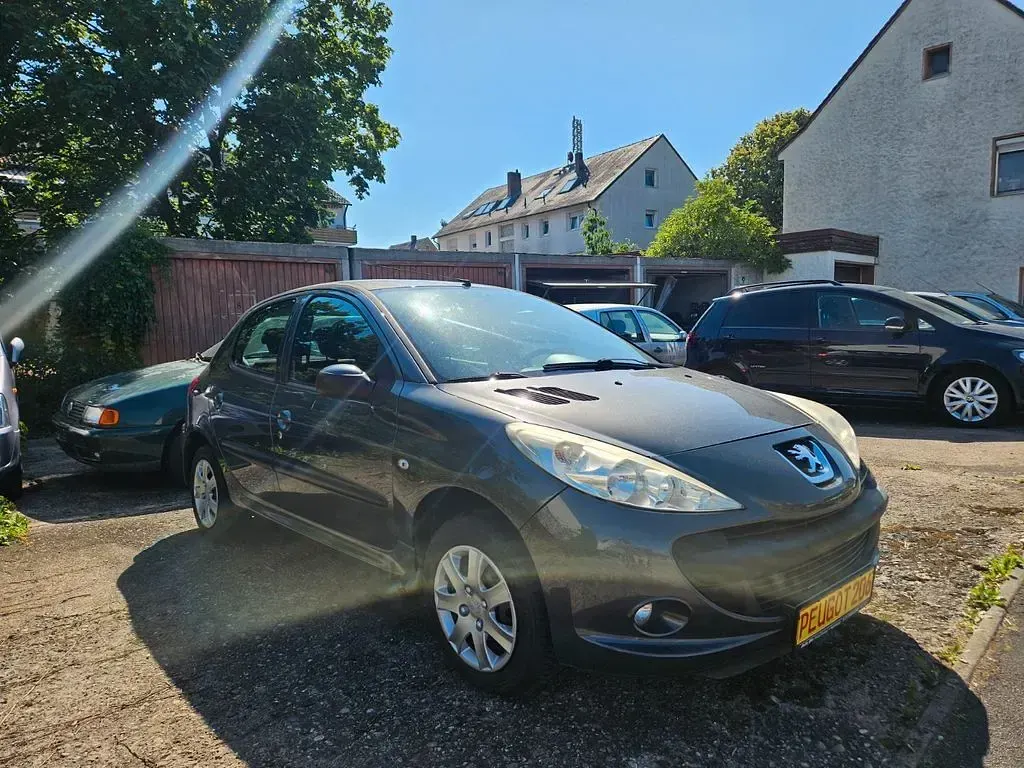 Gebraucht Peugeot 206 Style 73 PS (53 kW) 2011 Grau Limousine