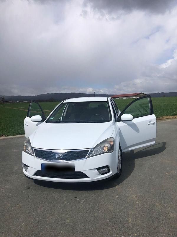 Gebraucht Kia Ceed 116 PS (85 kW) 2011 Weiß Kleinwagen