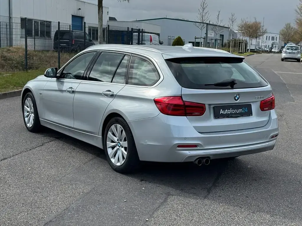Używany BMW 330 Luxury Line 252 KM (185 kW) 2018 Srebrny Kombi