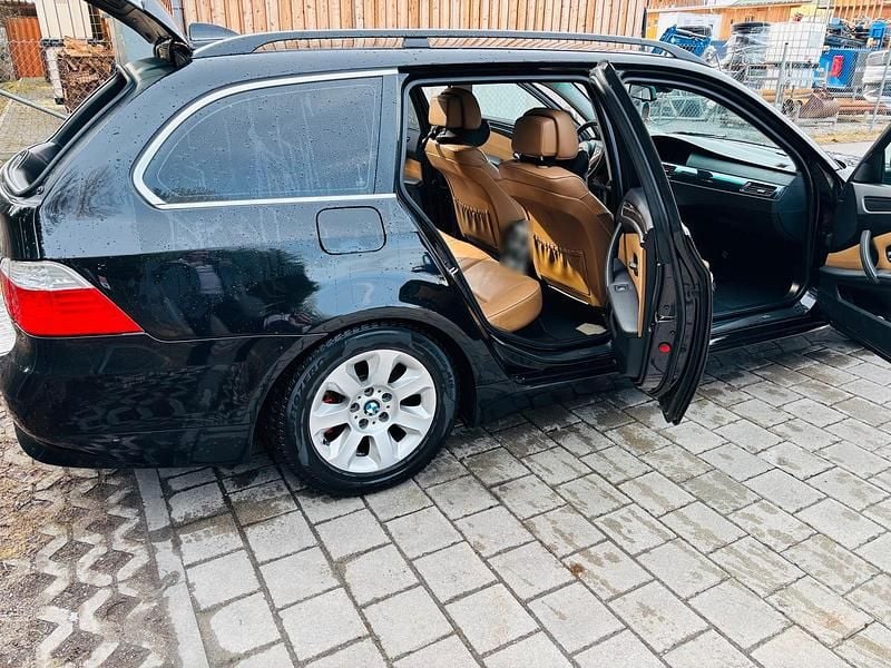 Gebraucht BMW 520 177 PS (130 kW) 2009 Schwarz Kombi