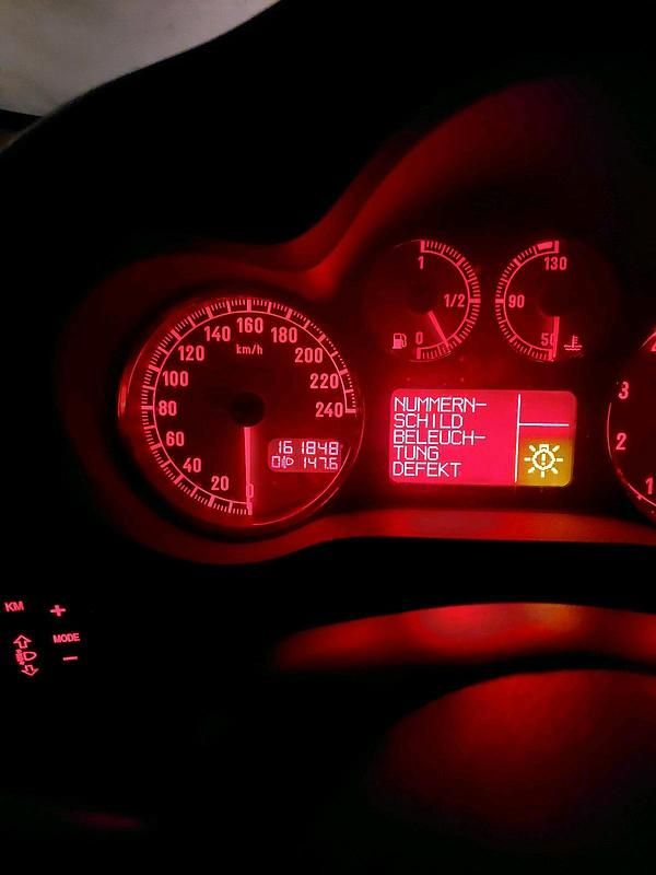 Schwarz Gebraucht 2005 Alfa Romeo 147 Kleinwagen | 2.000 € (Etwas zu teuer) - Bild 1/4