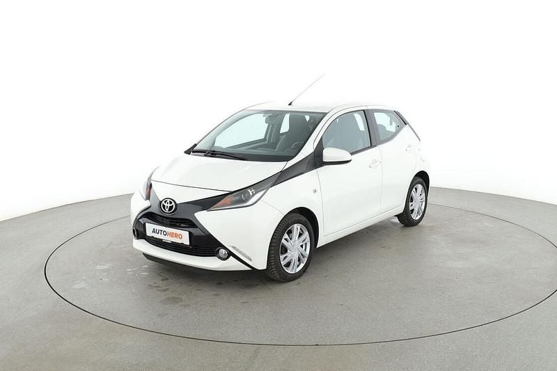 Weiß Gebraucht 2015 Toyota Aygo X-play Kleinwagen | 7.410 € (Fairer Preis) - Bild 1/3