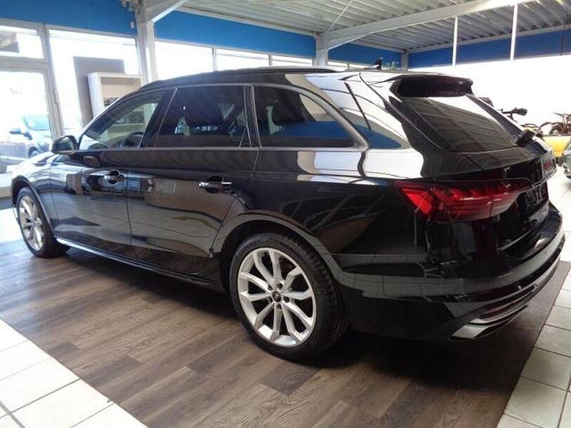 Gebraucht Audi A4 Advanced 163 PS (119 kW) 2022 Mythosschwarz metallic Kombi