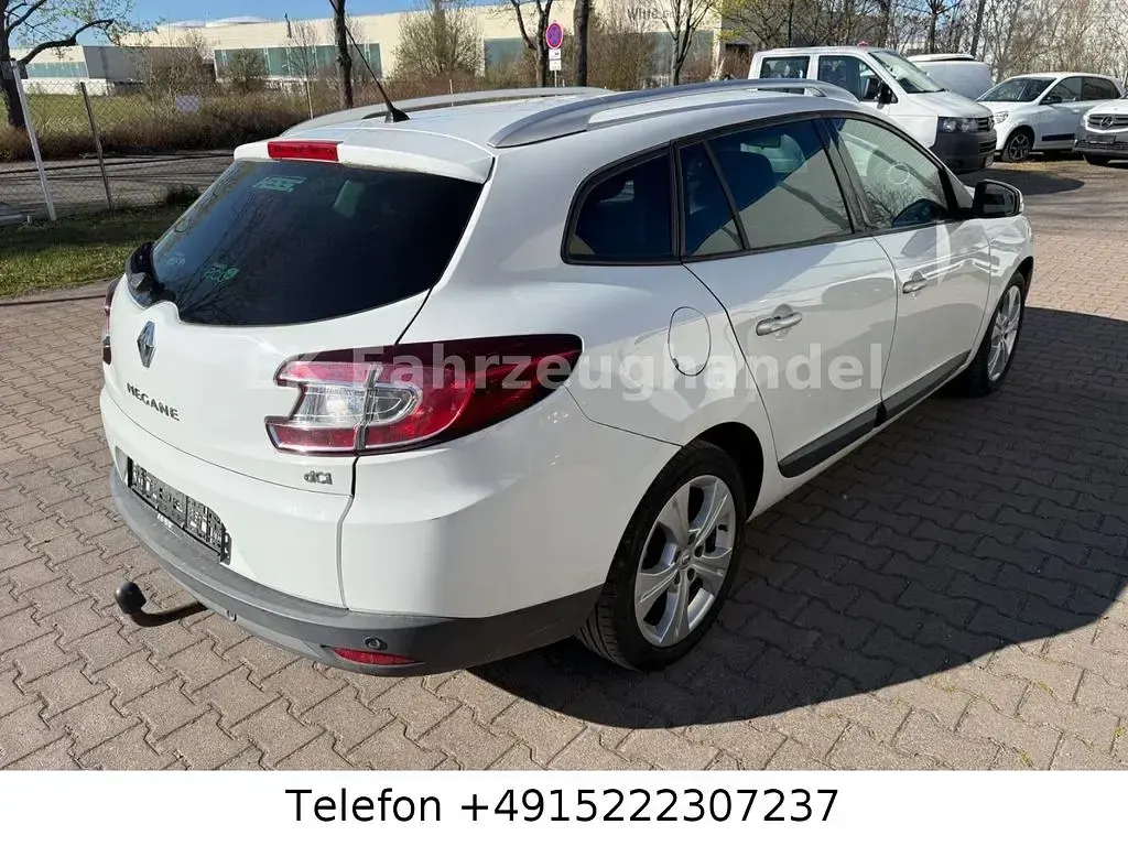 Gebraucht Renault Mégane Dynamique 106 PS (77 kW) 2011 Weiß Limousine
