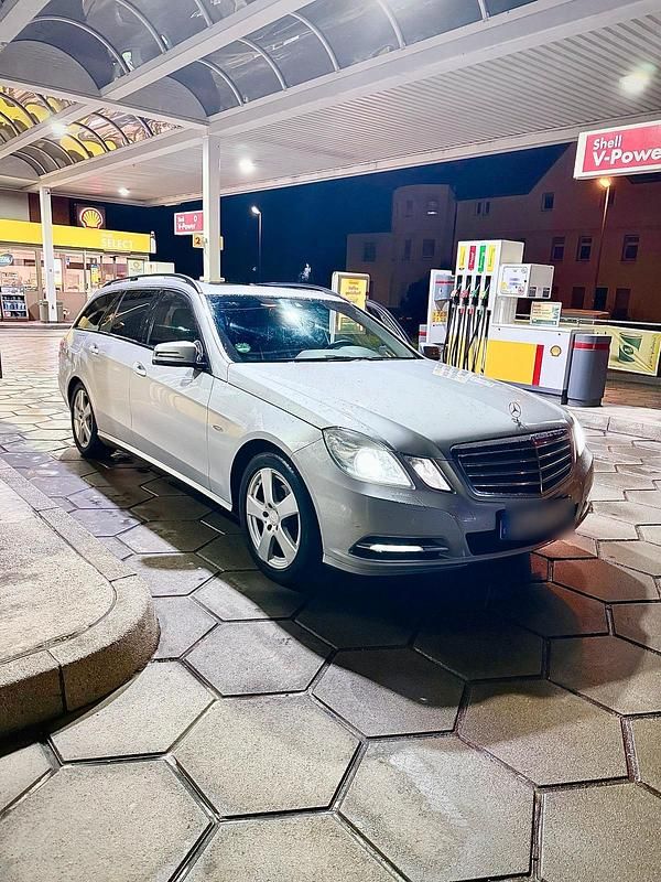 Gebraucht Mercedes E220 170 PS (125 kW) 2010 Silber Kombi