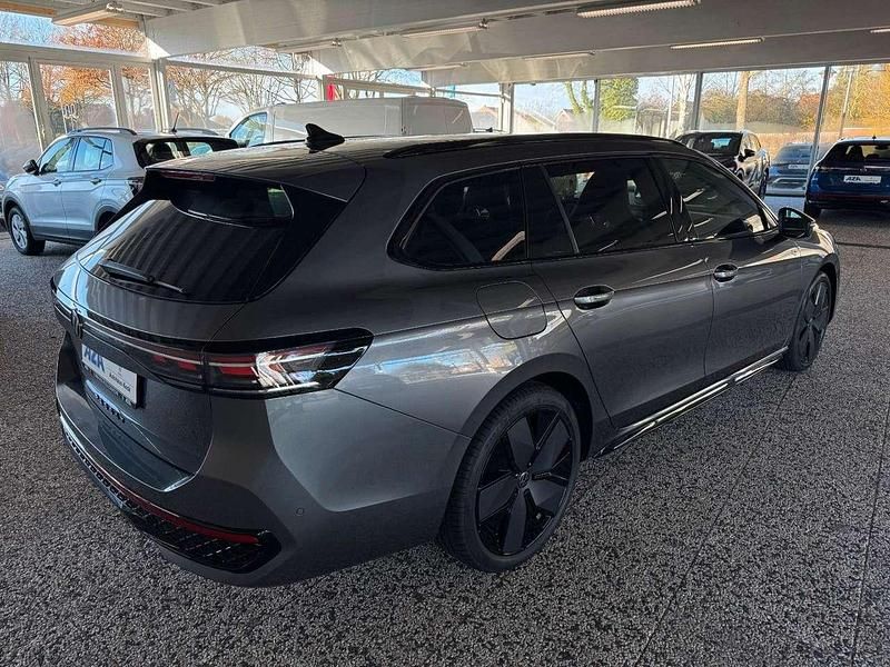 Neu VW Passat R-line 193 PS (141 kW) 2025 Silber Kombi