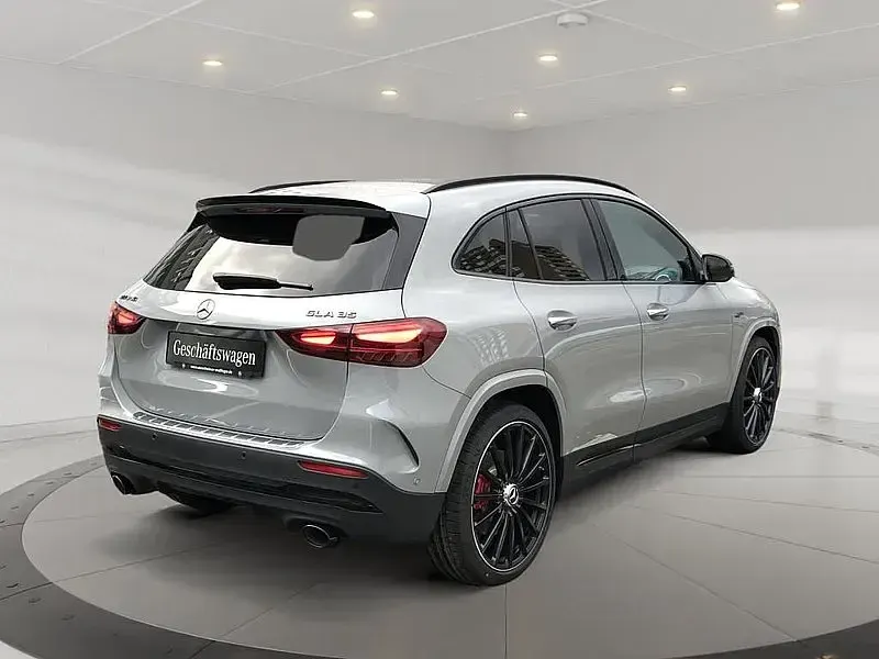 Gebraucht Mercedes GLA35 AMG AMG 306 PS (225 kW) 2025 Manufaktur lack manufaktur alpingrau uni SUV