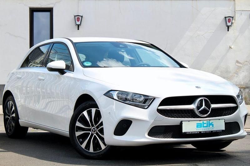 Polarweiss Gebraucht 2021 Mercedes A250 Advanced Limousine | 22.390 € (Superpreis) - Bild 1/4