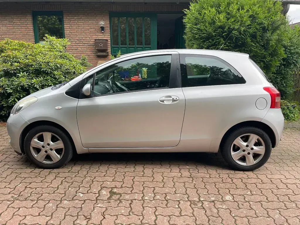 Gebraucht Toyota Yaris Executive 87 PS (63 kW) 2007 Silber Kleinwagen