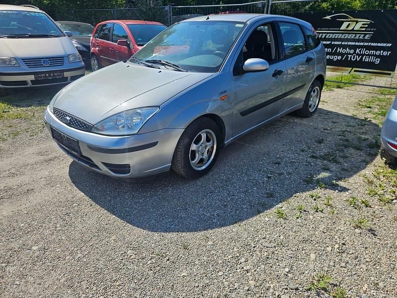 Grau Gebraucht 2003 Ford Focus Limousine | 1.950 € (Etwas zu teuer) - Bild 1/4