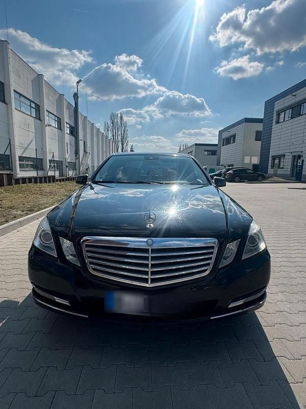 Gebraucht Mercedes E220 170 PS (125 kW) 2011 Schwarz Limousine