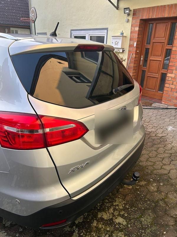 Gebraucht Ford Focus Titanium 125 PS (91 kW) 2016 Grau Kombi