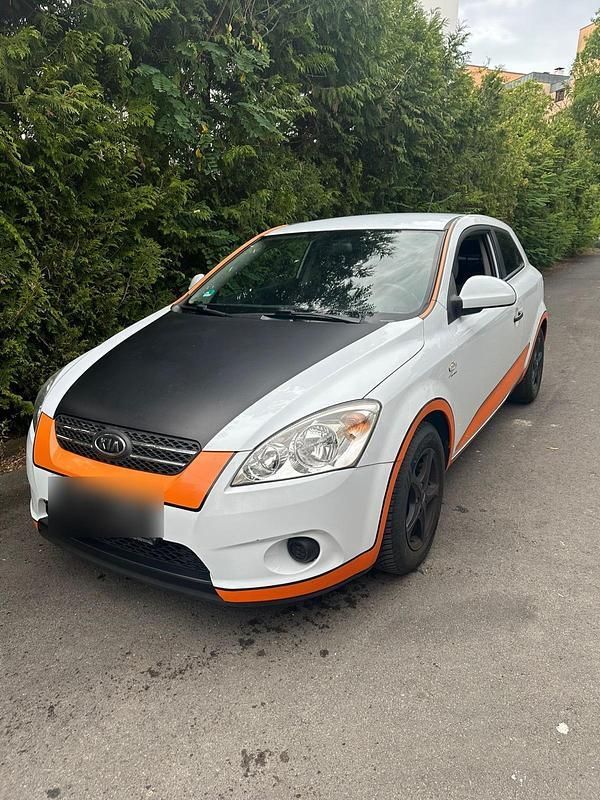 Weiß Gebraucht 2009 Kia ProCeed Kleinwagen | 4.300 € (Fairer Preis) - Bild 1/4