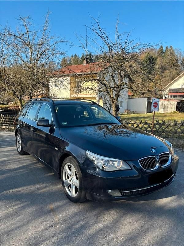 Gebraucht BMW 525 197 PS (144 kW) 2008 Blau Kombi
