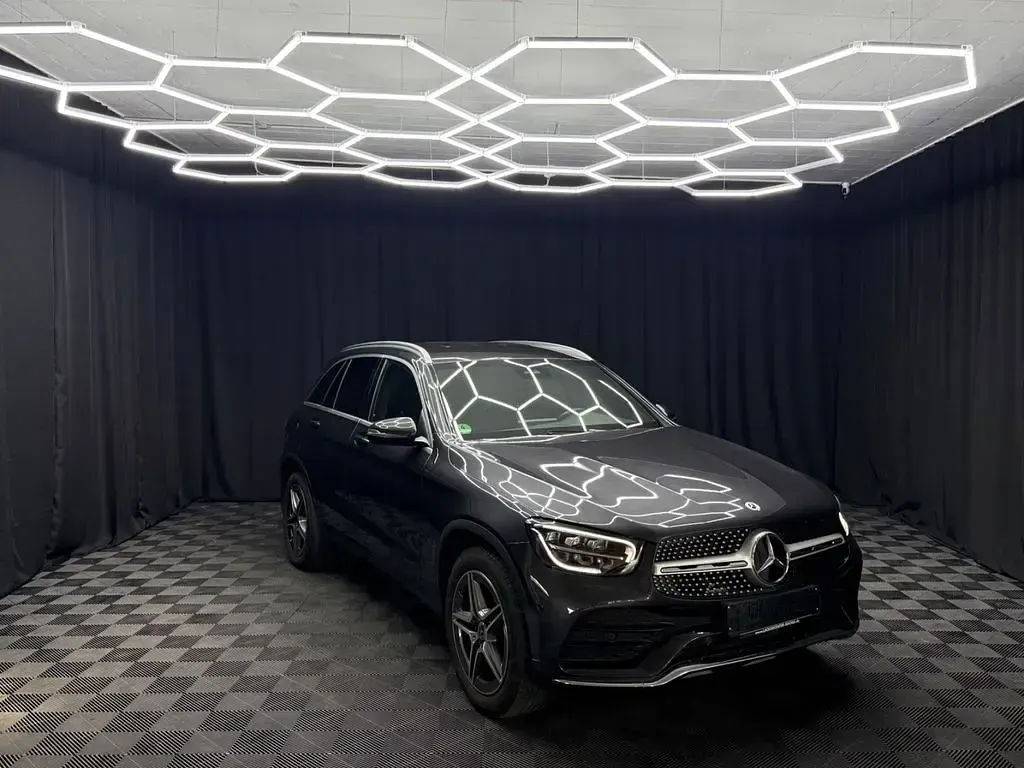 Gebraucht Mercedes GLC300 AMG line 258 PS (189 kW) 2021 Grau SUV