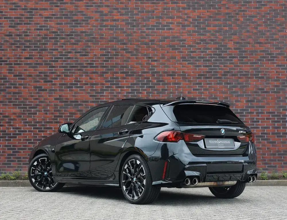 Brugt BMW M135 M Performance 300 HK (220 kW) 2024 Sort Hatchback