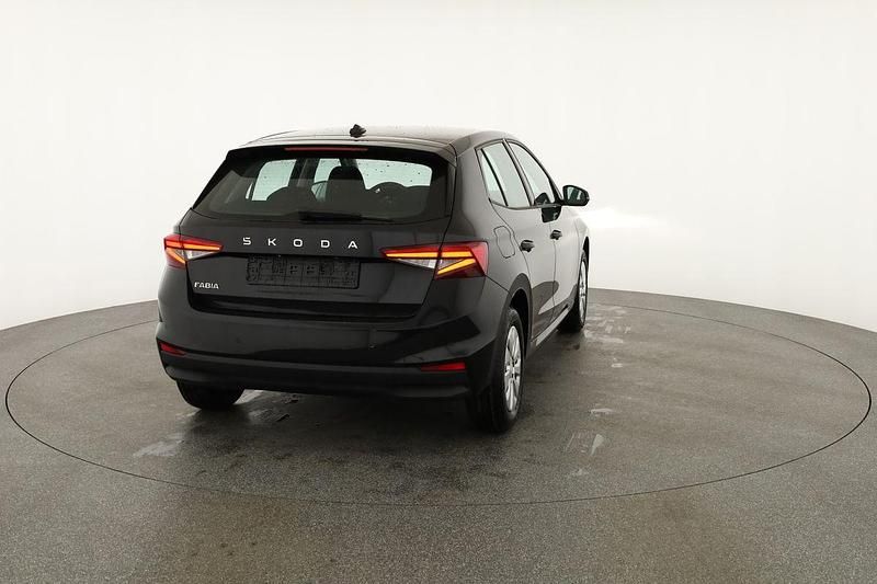 Neu Skoda Fabia Selection 2025 Black magic perleffekt Kleinwagen
