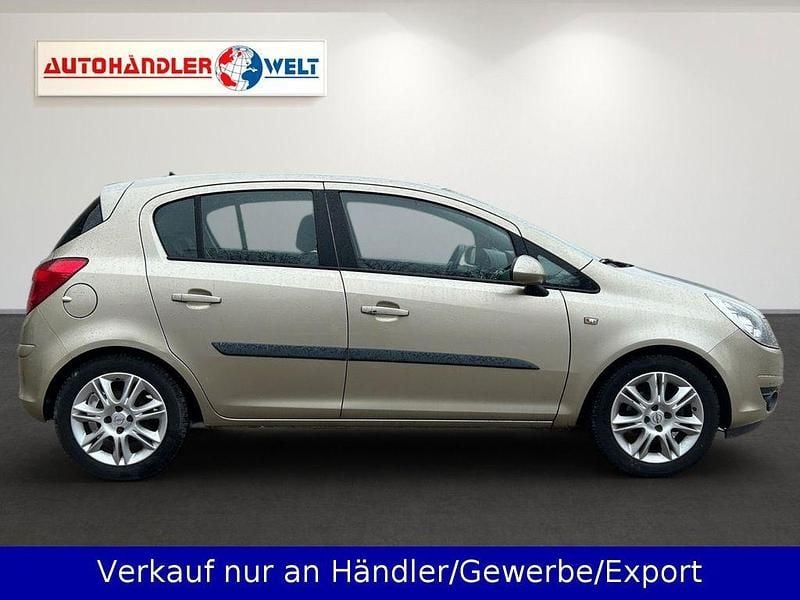 Gebraucht Opel Corsa Innovation 90 PS (66 kW) 2010 Silber Kleinwagen