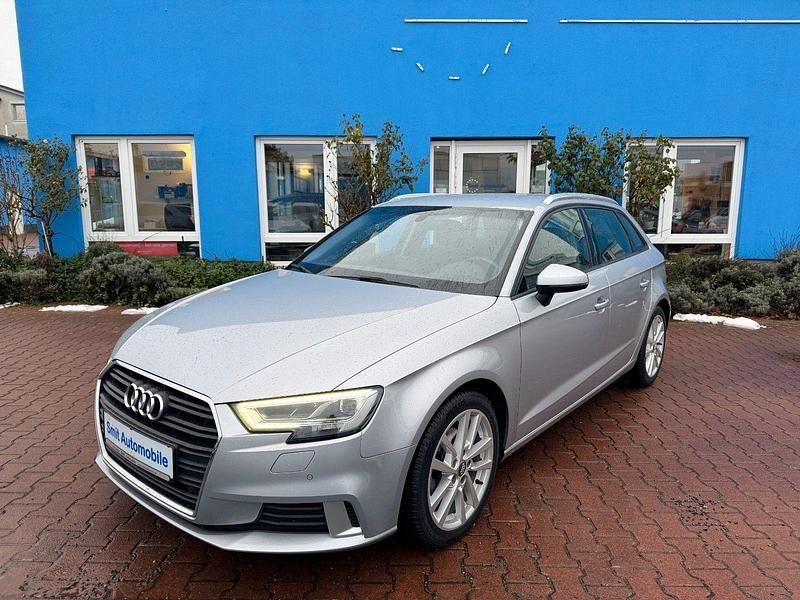 Silber Gebraucht 2019 Audi A3 Sport Limousine | 17.480 € (Superpreis) - Bild 1/4