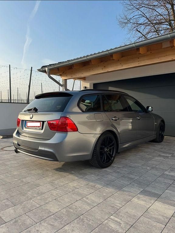 Gebraucht BMW 330 Comfort Edition 245 PS (180 kW) 2011 Grau Kombi