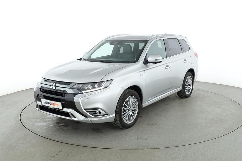 Grau Gebraucht 2019 Mitsubishi Outlander Top SUV | 20.260 € - Bild 1/3