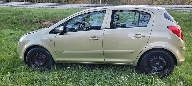 Używany Opel Corsa 80 KM (58 kW) 2007 Zielony Hatchback