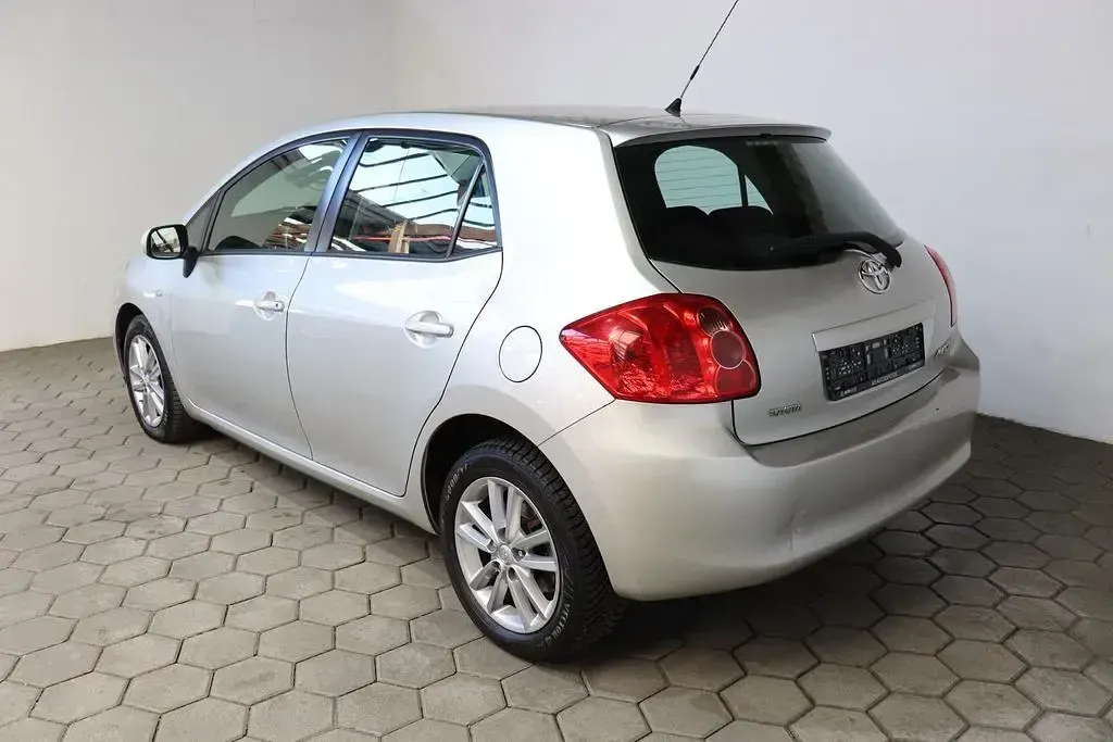 Gebraucht Toyota Auris Life 101 PS (74 kW) 2009 Silber Kleinwagen