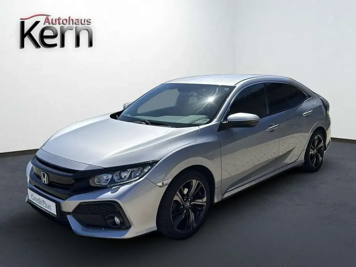 Gebraucht Honda Civic Elegance 129 PS (94 kW) 2017 Lunar silver metallic Kleinwagen