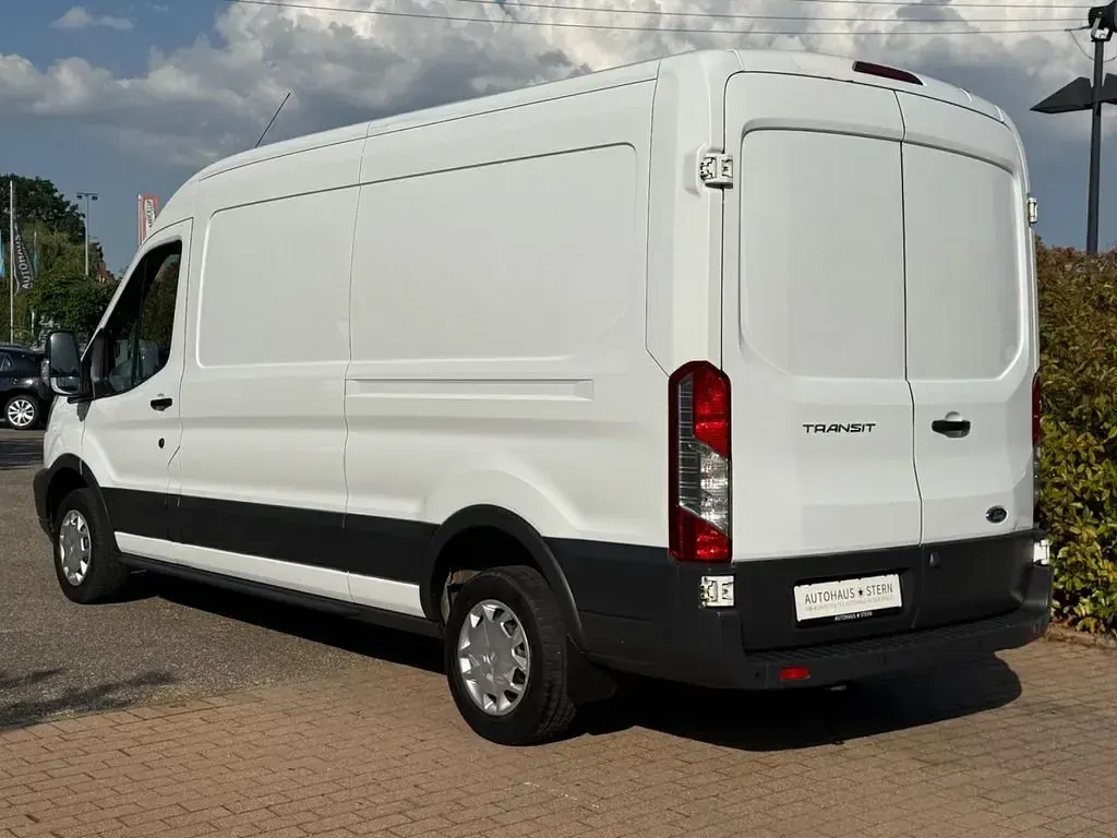 Gebraucht Ford Transit Trend 131 PS (96 kW) 2018 Weiß Van / Kleinbus