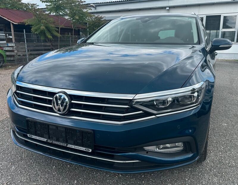Blau Gebraucht 2019 VW Passat Business Kombi | 12.900 € (Fairer Preis) - Bild 1/4