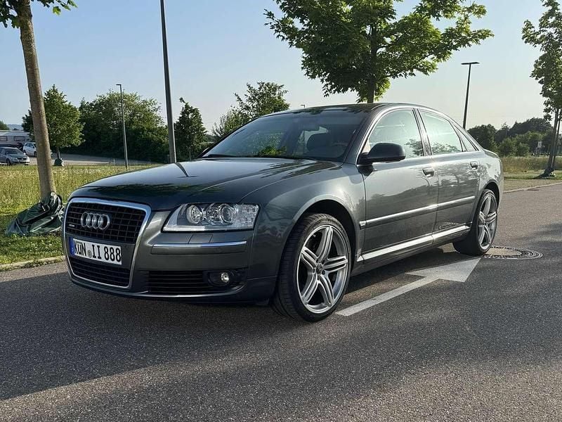 Grau Gebraucht 2005 Audi A8 Limousine | 7.000 € (Guter Preis) - Bild 1/4