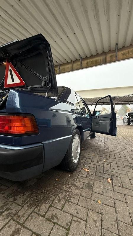 Gebraucht Mercedes 190 109 PS (80 kW) 1993 Blau Limousine
