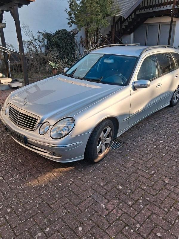Gebraucht Mercedes E200 Avantgarde 163 PS (119 kW) 2005 Silber Kombi