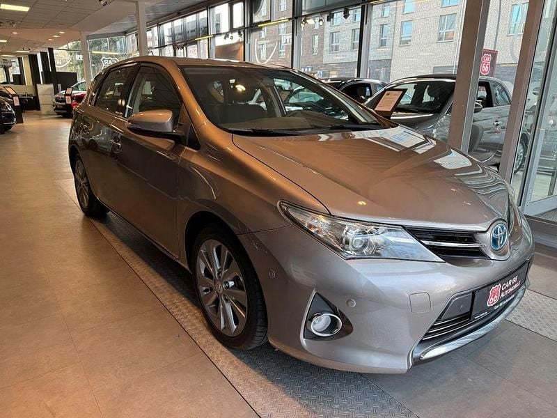 Gebraucht Toyota Auris Hybrid Executive 99 PS (72 kW) 2013 Silber Limousine