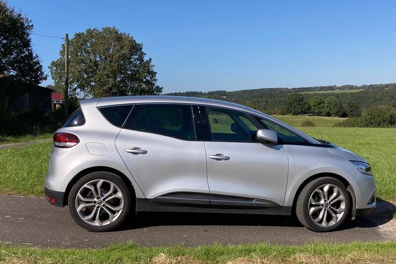 Silber Gebraucht 2017 Renault Scénic IV Bose Edition Van / Kleinbus | 11.400 € (Superpreis) - Bild 1/4