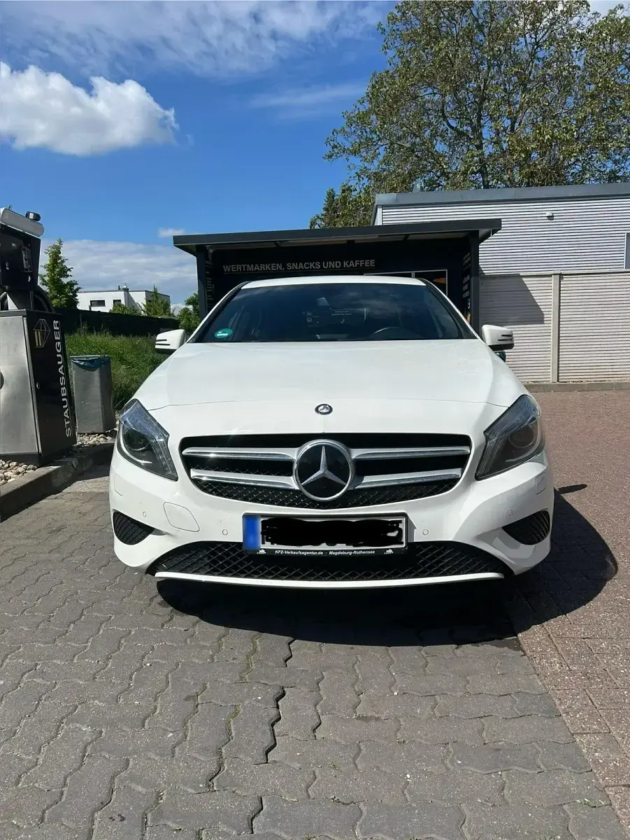Gebraucht Mercedes A180 122 PS (89 kW) 2014 Weiß Kleinwagen