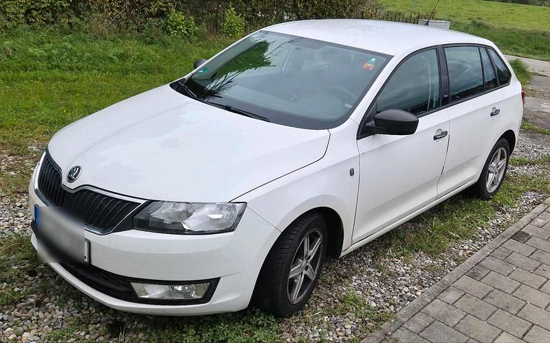 Weiß Gebraucht 2013 Skoda Rapid Limousine | 3.900 € (Guter Preis) - Bild 1/4