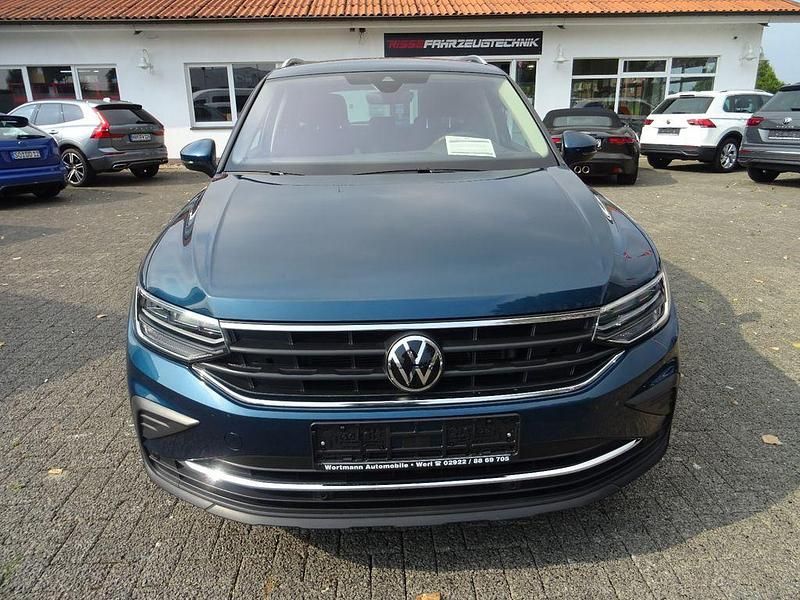 Blau Gebraucht 2023 VW Tiguan Move SUV | 21.990 € (Superpreis) - Bild 1/4