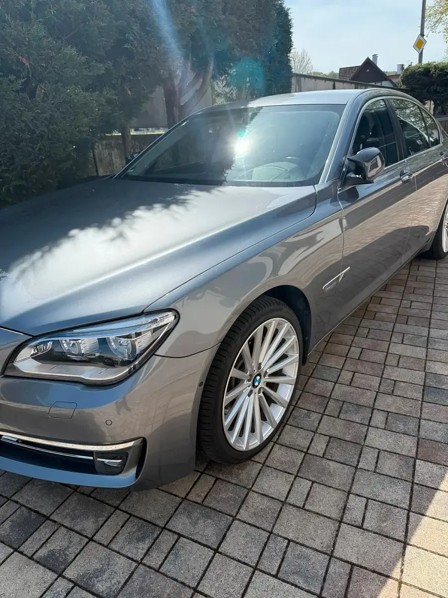 Gebraucht BMW 730 Sport Line 258 PS (189 kW) 2015 Grau Limousine