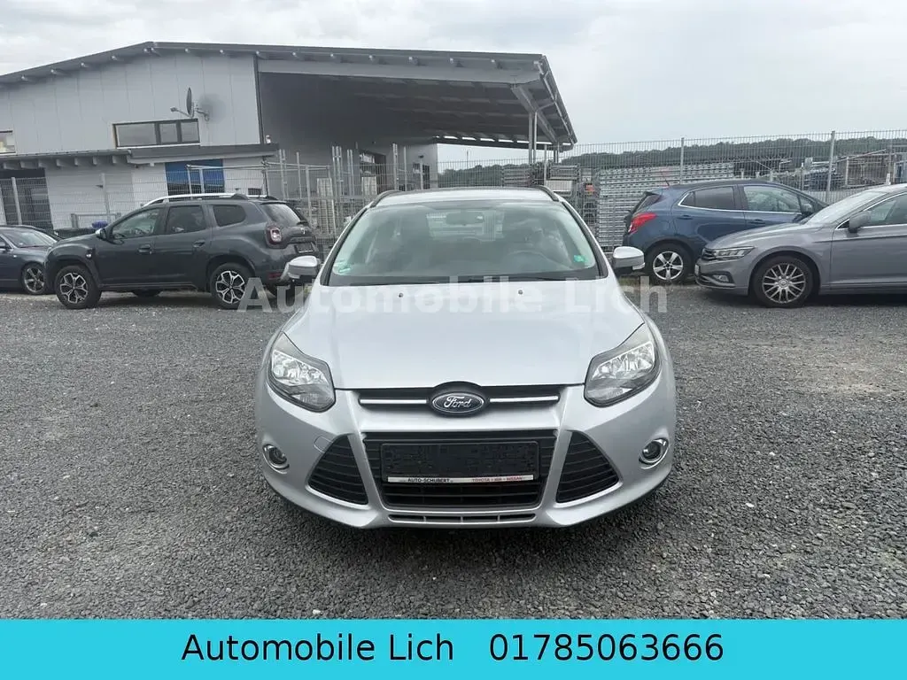 Gebraucht Ford Focus Champions Edition 105 PS (77 kW) 2012 Silber Limousine