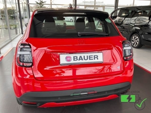 Gebraucht Fiat 600E Red 114 kW (156 PS) 2024 Rot SUV