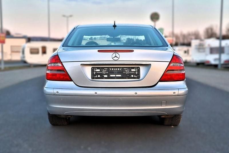 Gebraucht Mercedes E200 163 PS (119 kW) 2003 Silber Limousine