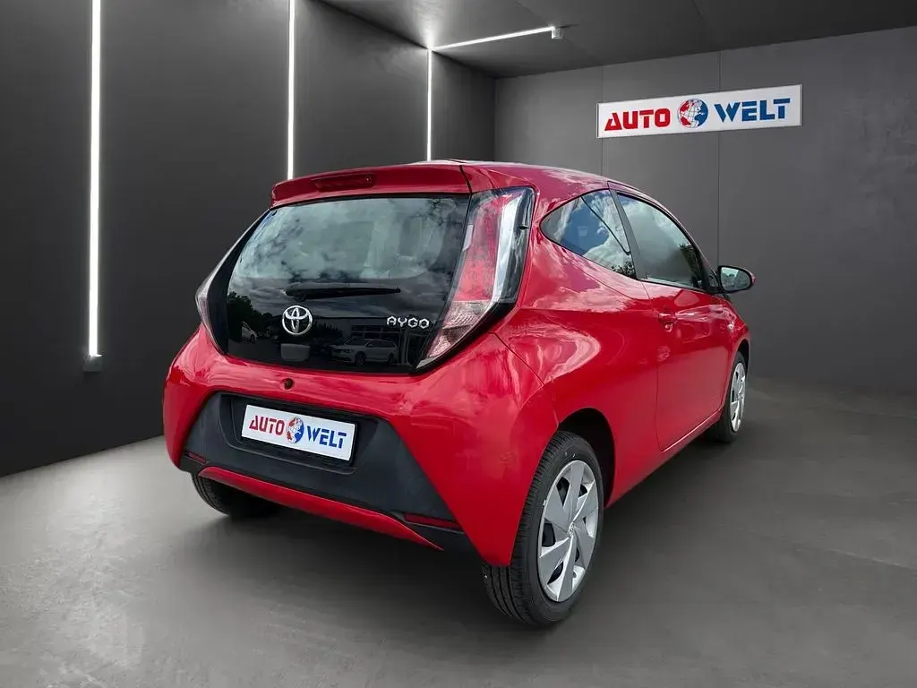 Gebraucht Toyota Aygo 69 PS (50 kW) 2014 Rot Kleinwagen