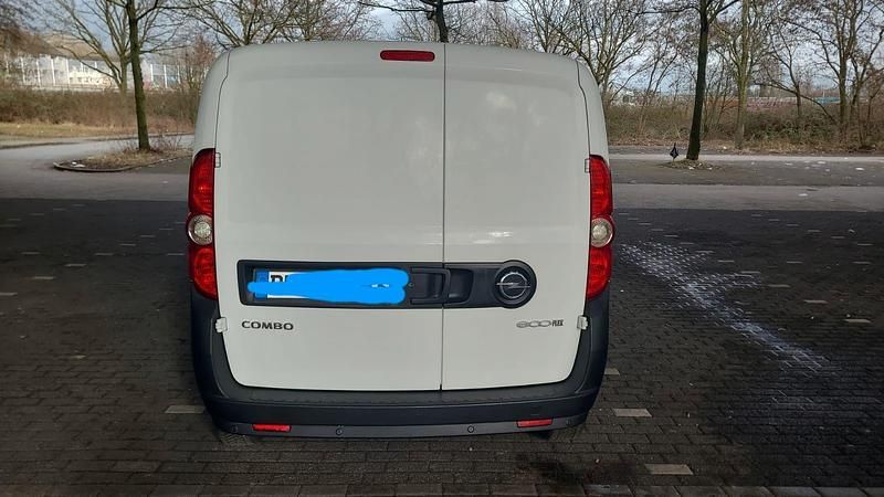 Usado Opel Combo Selection 95 HP (69 kW) 2015 Branco Monovolume